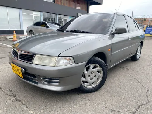 Mitsubishi Lancer 1.6 Glxi