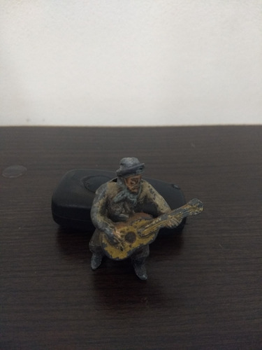 Gaucho Sentado Tocando La Guitarra Figura De Plomo Maquetas