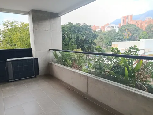 Apartamento En Arriendo Ubicado En El Poblado Sector Los Balsos (27099).