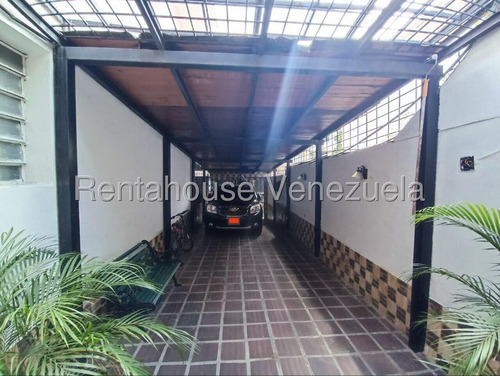 Estupenda ,amplia Y Ventilada Casa De 2 Niveles , En Venta Ubicada En La California Sur 25-17337