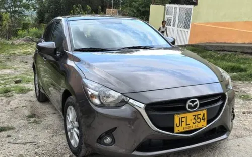 Mazda 2 TOURING 1500CC AT AA