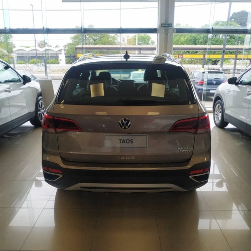 Imagen 5 de 25 de Volkswagen Taos 2023 1.4 250 Tsi Hero