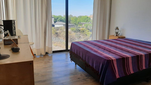 Venta Casa Diseño, Barrio Laderas, Chacras De Coria