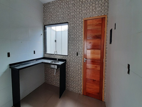 Imagem 6 de 11 de Casa Linear Com Quintal Próxima A Lagoa De Iriry. - 963 - 70180111