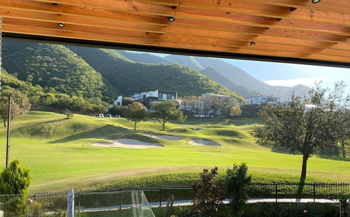 Residencia De Lujo En Venta En La Herradura Club De Golf, En Calle Privada, Con Alberca, 4ta Recámara En Pb, Sin Vecino Atrás, Colinda Con El Green, Equipada Con Acabados De Lujo!!