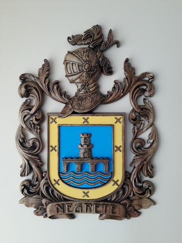 Imagen 7 de 8 de Escudos Heráldicos Tallados En Madera