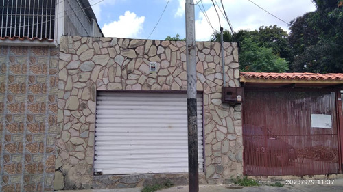 Local Comercial En Alquiler En El Barrio Lourdes, Maracay