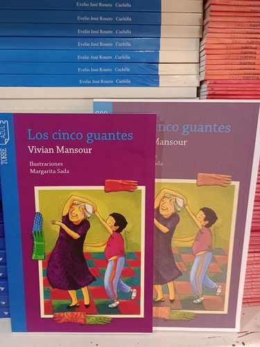 Los Cinco Guantes: Los Cinco Guantes, De Es: Vivian Mansour ; Traductores:ilustradores: Mar. Serie 1, Vol. 1. Editorial Norma, Tapa Blanda, Edición 1 En Español, 2019