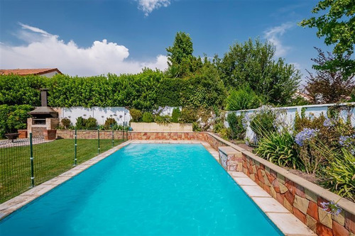 Casa En Venta De 4 Dorm. En Colina