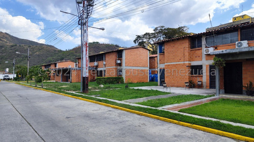 Apartamento En Venta En Zona Centro De Turmero Aragua 24-19090 Irrr