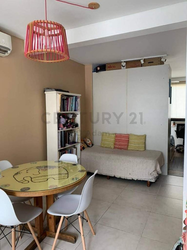 Semipiso Divisible Con Balcón Terraza Y Parrilla Propia