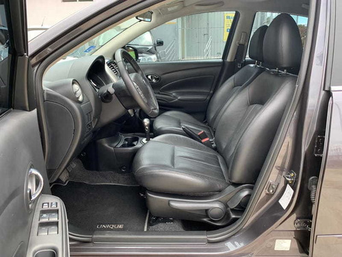 Nissan Versa 1.6 Unique Cvt