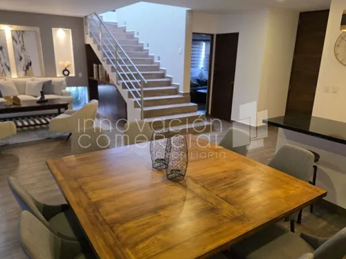 Casa En Renta En Altozano, Con 4 Recámaras, 4 Baños Y Fire Pit