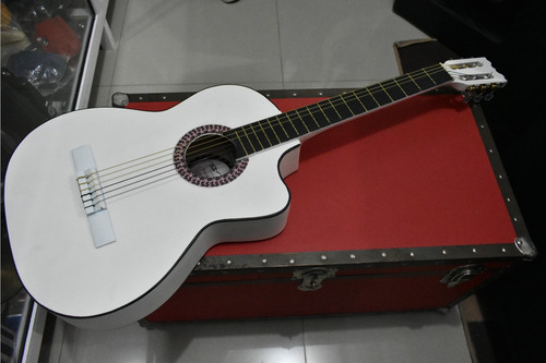 Guitarra Acústica Tipo Requinto De Paracho Color Blanco