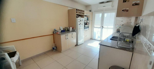 Imagen 16 de 30 de Impecable Y Espacioso Departamento De 3 Amb Con 2 Baños, Balcón Aterrazado Y Cochera Cubierta!!