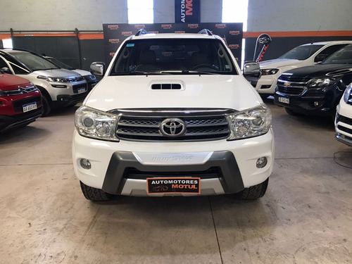Imagen 2 de 8 de Toyota Hilux Sw4 Srv Cuero 7a 3.0 2011