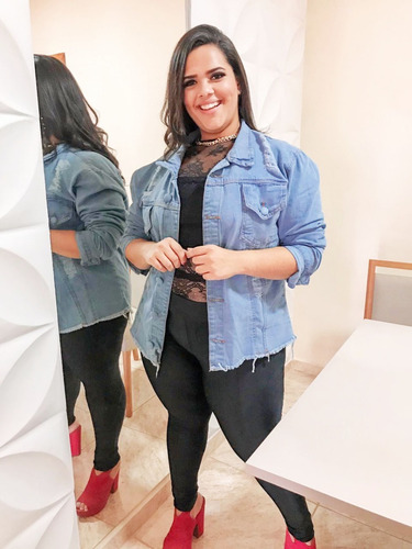 Imagem 2 de 4 de Jaqueta Jeans Feminino Plus Size Detalhe Rasgado G1 Ao G4