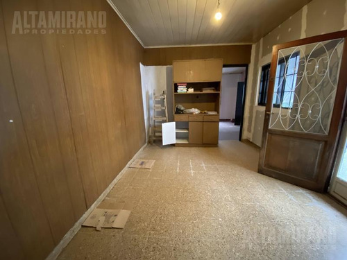 Imagen 5 de 12 de Local Tipo Casa 2 Dormitorios A Refaccionar - Villa Ballester
