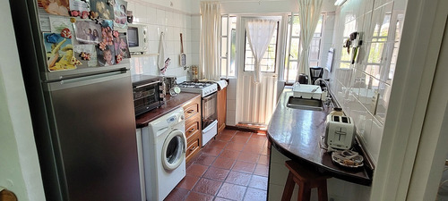 Impecable Propiedad! 3 Dormitorios, 2 Baños, Living Con Hogar Y Comedor, Estar... Pileta, Parrilla..
