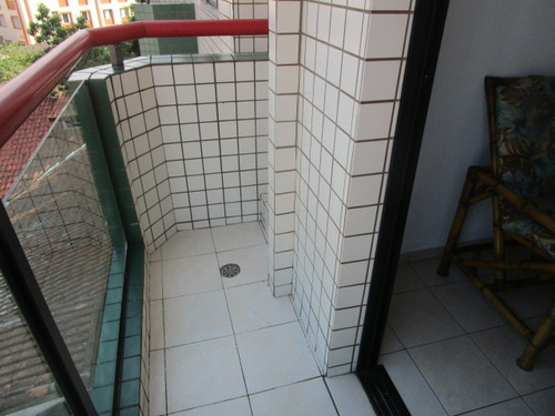 Aluga-se Apartamento De 1 Dormitório. Próximo À Praia!!