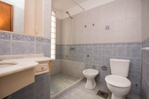 Imagen 13 de 17 de Venta Padron Unico Zona Buceo. 5 Dormitorios, Patio, Muy Buen Estado, Gge X2