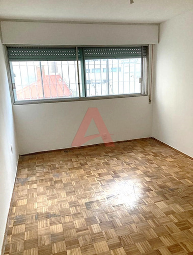Imagen 12 de 18 de Pocitos Venta Apartamento - 3 Dormitorios Y Servicio - Garaje