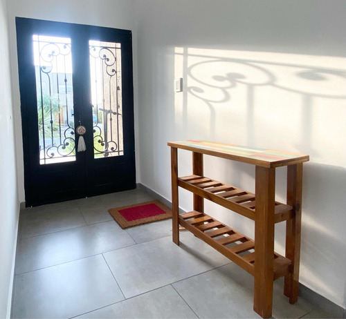 Venta De Excelente Casa. Barrio Santa Elena, Pilar Del Este