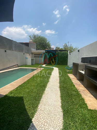Casa En Venta En Col. Lazaro Cardenas De 2 Niveles Y Con Alberca