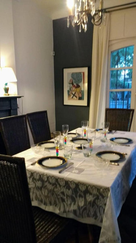 Hermosa Casa En Estilo Colonial En Rogelio Martinez De 3 Dormitorios