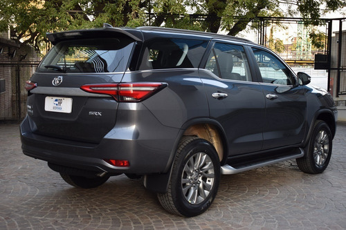 Imagen 8 de 17 de Toyota Sw4 Srx A/t 7 Asientos 2023 0km