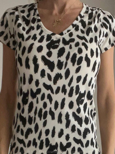 Remera Manga Corta De Morley Exc Calidad Estampada Escote V