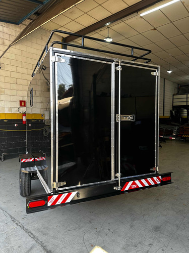 Carreta Bau Em Acm / Porta Lateral Janela Bagageiro E Caixa