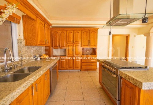 Casa En Venta En Fraccionamiento Rincon De Las Lomas Chihuahua, Chih.