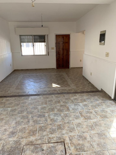 Imagen 5 de 12 de Cómoda Casa Prox. Centro Comercial De Peñarol