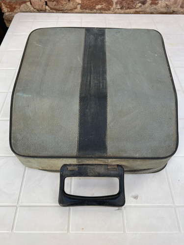 Máquina De Escribir Olivetti Lettera 32 (para Repuestos) (Usado)