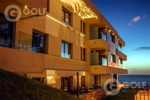 Vendo O Alquilo Apartamento De 3 Dormitorios, Servicio Completo, Garaje Para 3 Autos, Punta Gorda
