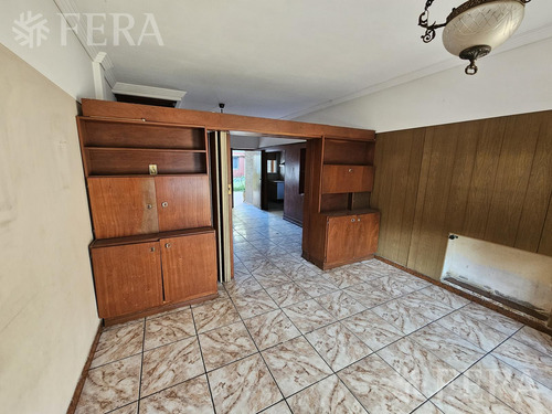 Venta De Casa De 4 Ambientes Con Cochera Y Quincho En Piñeyro