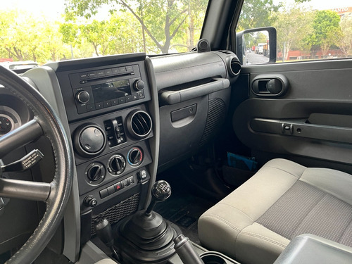 Imagen 6 de 8 de Jeep Wrangler 2011 3.8 Sport Unlimited 199cv Mtx