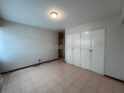 Venta De Practic Apartamento, Mls 25-23990, Ycl.