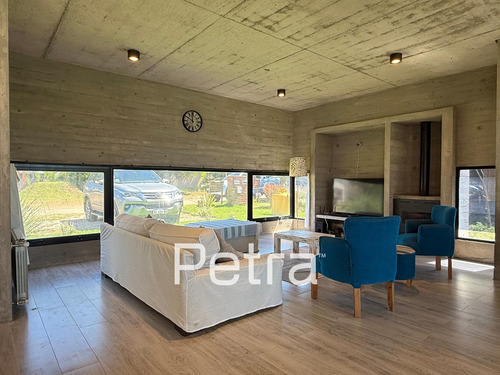 Casa En Venta De Hormigón Visto En Costa Esmeralda