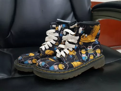 Dr. Martens lança coturnos inspirados no desenho Hora de Aventura