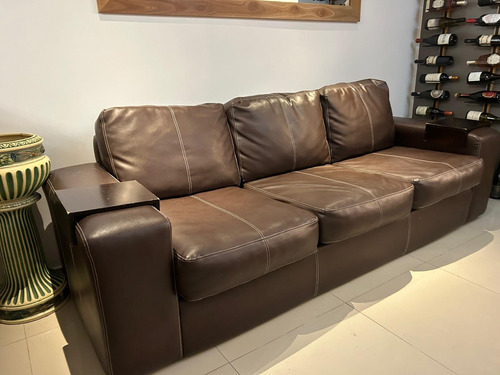 Sofa En Cuerina Como Nuevo.