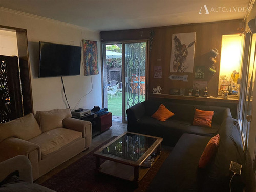 Casa En Venta De 5 Dorm. En Las Condes