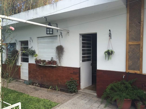 Casa En Venta - 2 Dormitorios 2 Baños - Cochera - 383mts2 - Ituzaingó