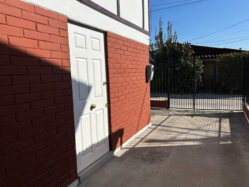 Práctica Casa Recién Renovada A Pasos Metro Las Parcelas