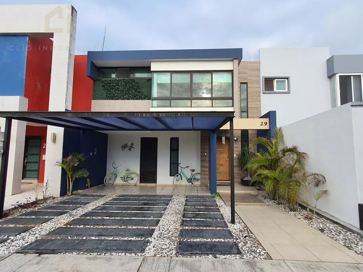 casa en venta en el fraccionamiento lomas de la rioja, se encuentra en el primer cluster, cerca de la casa club. mercadolibre