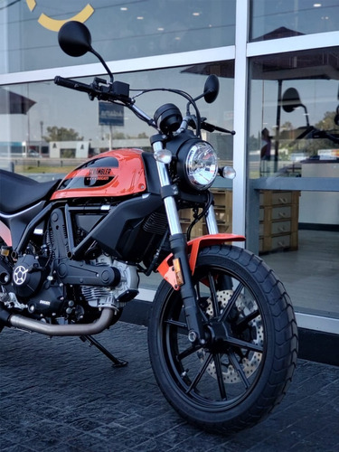 Imagen 10 de 25 de Ducati Scrambler Sixty2 - No Triumph, No Royal Enfield! Gf