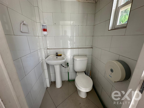 Arriendo Local Comercial Con Alto Trafico En Avda La Dehesa