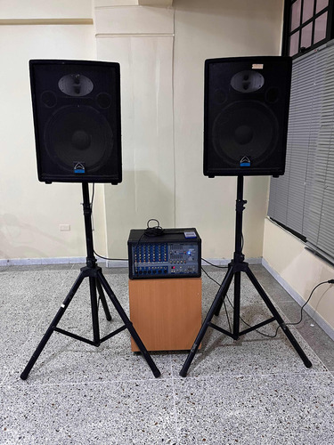 Equipo De Sonido Completo Cornetas + Parales + Consola 