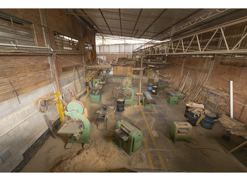 Venta De Edificio Industrial En La Yaguara - Excelente Ubicación